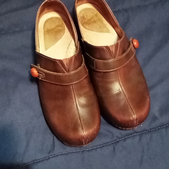 Women's Clogs - Picture 2 of 7